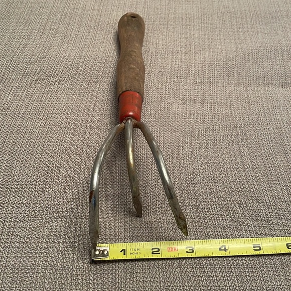 Vintage SPEEDLINE Cultivator Handheld Garden Tool Wooden Handle - Picture 8 of 9